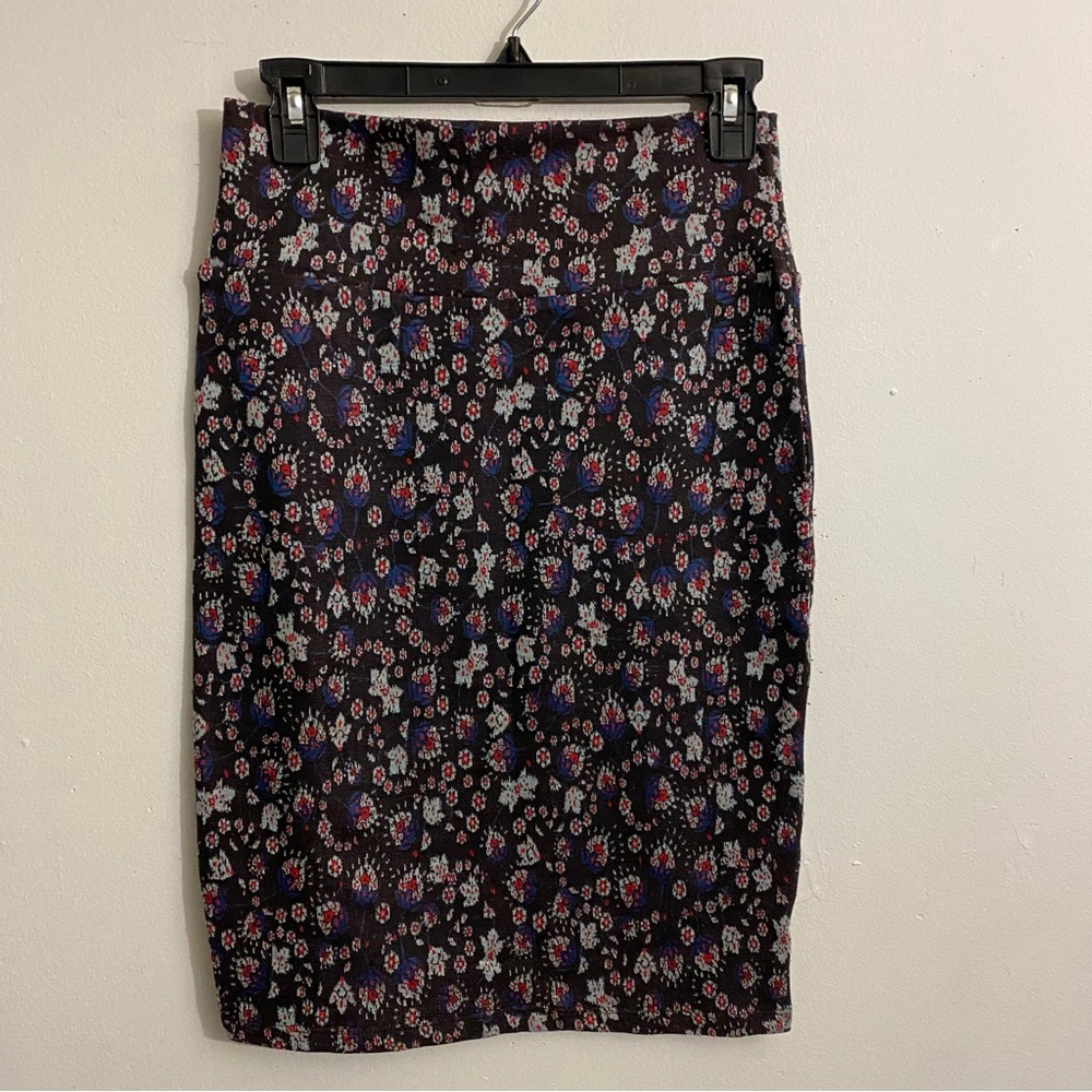 Lularoe Floral Print in Black Background Pencil Skirt: Size XS